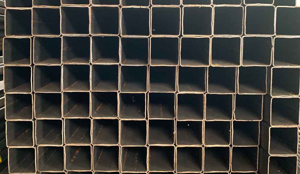 Berbagai ukuran Besi Hollow Hitam (Pipa Kotak) berkualitas dari PT. Sinar Baja Indonesia untuk konstruksi dan furnitur